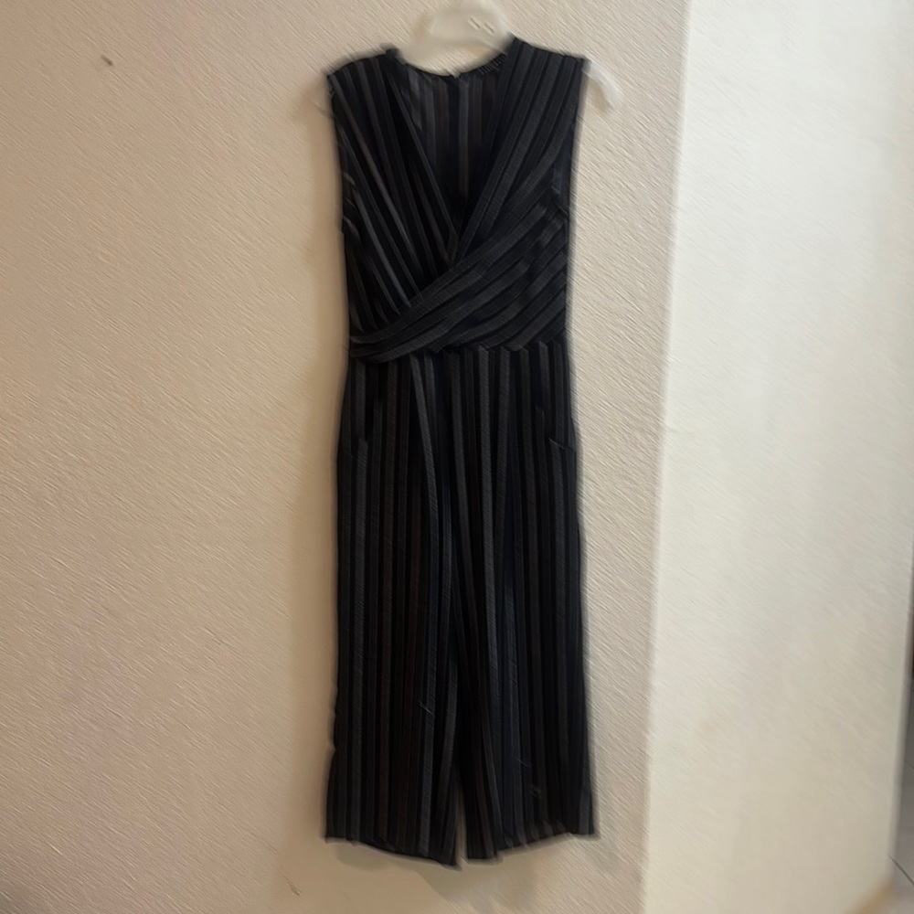 Short black striped palazzo